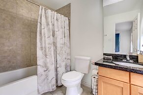 Downtown Houston Townhome w/ City Views!