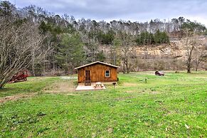 Cozy Creekside Cabin ~ 24 Mi to Red River!