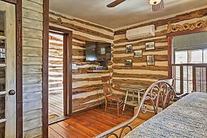 'gruene Cabin' - Pet Friendly New Braunfels Studio
