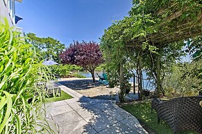Deluxe Waterford Home w/ Views, Outdoor Bar & More