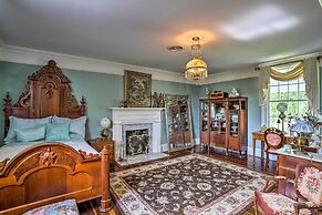 Historic Cedar Hill Mansion on Large Farm w/ Pool!
