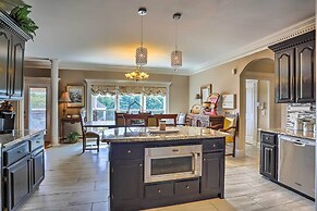 Historic Cedar Hill Mansion on Large Farm w/ Pool!