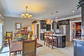 Historic Cedar Hill Mansion on Large Farm w/ Pool!