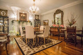 Historic Cedar Hill Mansion on Large Farm w/ Pool!