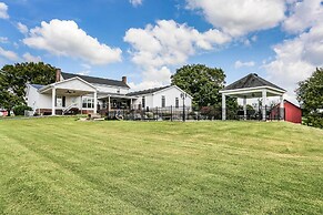 Historic Cedar Hill Mansion on Large Farm w/ Pool!