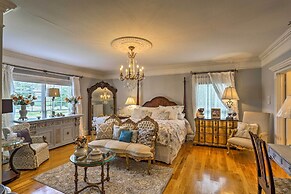 Historic Cedar Hill Mansion on Large Farm w/ Pool!