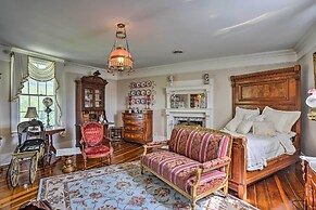 Historic Cedar Hill Mansion on Large Farm w/ Pool!