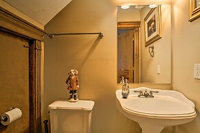 Historic Cedar Hill Mansion on Large Farm w/ Pool!