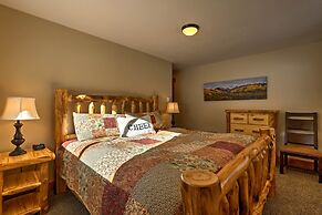 Keystone Home on Snake River w/ Hot Tub + Views!