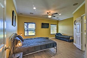 Walk to Ocean: Lakefront Dickinson Stucco House!