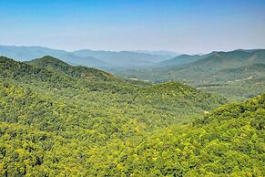 Franklin Cabin w/ Hot Tub + Pool Table!