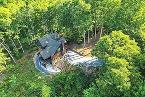 Franklin Cabin w/ Hot Tub + Pool Table!