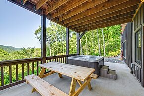 Franklin Cabin w/ Hot Tub + Pool Table!