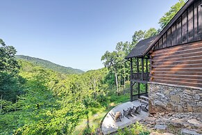 Franklin Cabin w/ Hot Tub + Pool Table!