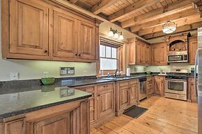 Franklin Cabin w/ Hot Tub + Pool Table!