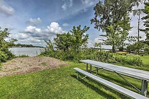 Lake Nagawicka Home - 2 Blocks to Boat Launch