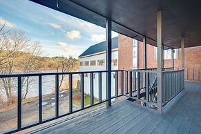 Cozy Water-view Apt in the Heart of Downtown!