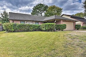 Pet-friendly Missouri City Home w/ Fenced-in Yard!