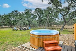Luxe Hill Country Farmhouse w/ Private Acre