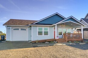 Pet-friendly Retreat w/ Fenced Yard, Walk to Beach