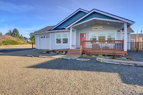 Pet-friendly Retreat w/ Fenced Yard, Walk to Beach