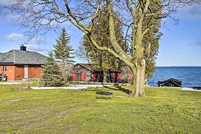 Henderson Harbor Cottage w/ Lake Access!