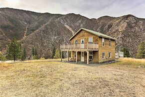 Lowman Outdoor Retreat: Walk to Hot Springs!