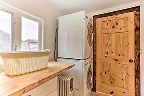 Lowman Outdoor Retreat: Walk to Hot Springs!