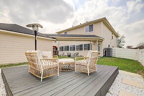 Spacious Houston Home w/ Private Yard & Fire Pit!