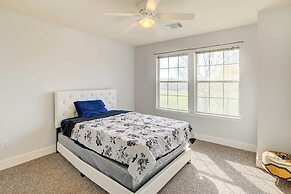 Spacious Houston Home w/ Private Yard & Fire Pit!