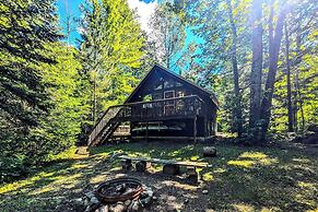 Lakes, Beaches, Pool, Golf, Trails: Michigan Cabin