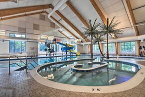 Lakes, Beaches, Pool, Golf, Trails: Michigan Cabin