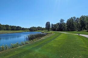 Lakes, Beaches, Pool, Golf, Trails: Michigan Cabin
