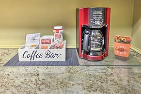 Hike, Ski & Explore: Lake Harmony Retreat w/ Grill