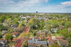 'the Pink Azalea' - Tyler Home w/ Yard + Patio!