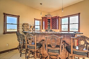 10 Mi to Barr Lake State Park: Home w/ Mtn Views