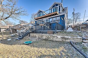 Lakefront Home w/ Gorgeous Sunsets, Kayaks, & Pier
