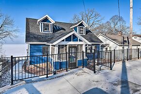 Lakefront Home w/ Gorgeous Sunsets, Kayaks, & Pier