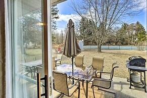 Mears Abode w/ Pool Access, Near Silver Lake!