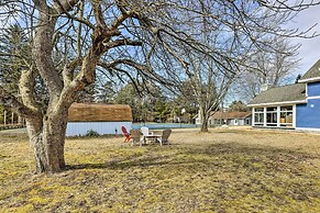 Mears Abode w/ Pool Access, Near Silver Lake!