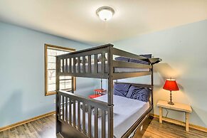 Mears Abode w/ Pool Access, Near Silver Lake!