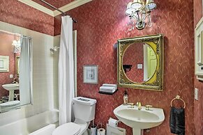 Han Solo's Hideout Luxe Houston Home w/ Pool!