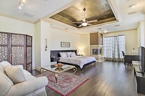 Han Solo's Hideout Luxe Houston Home w/ Pool!