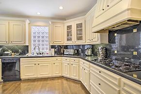 Han Solo's Hideout Luxe Houston Home w/ Pool!