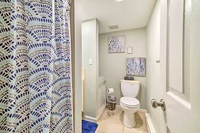 Lakefront Poconos Vacation Rental w/ Deck