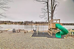 Lakefront Poconos Vacation Rental w/ Deck
