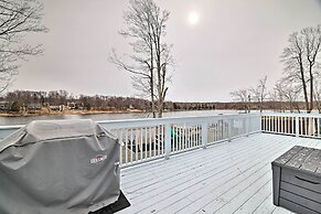 Lakefront Poconos Vacation Rental w/ Deck