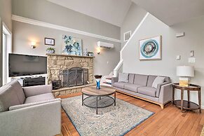 Lakefront Poconos Vacation Rental w/ Deck