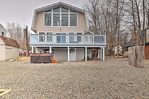 Lakefront Poconos Vacation Rental w/ Deck