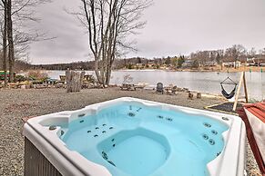 Lakefront Poconos Vacation Rental w/ Deck